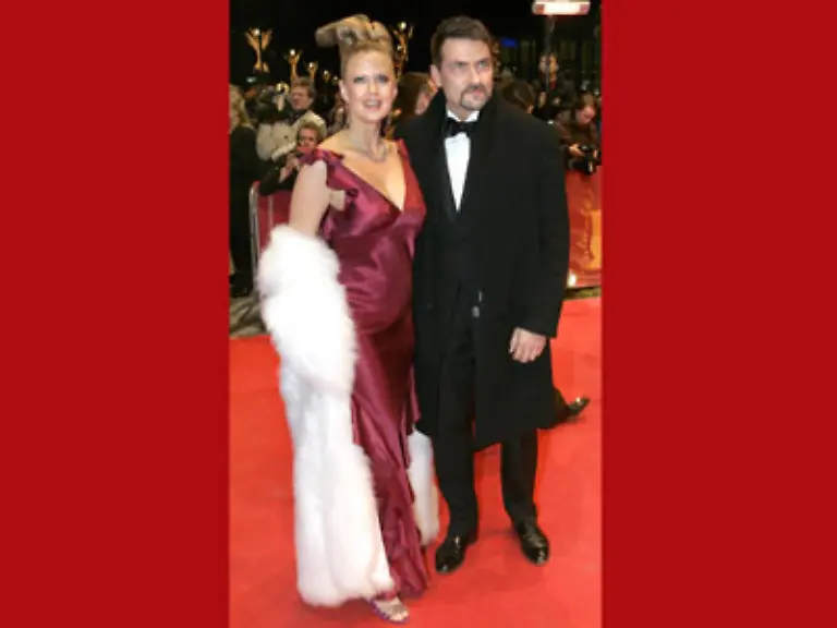 Und-auch-Barbara-Schoeneberger-hat-ein-turbulentes-Jahr-hinter-sich-Gesangskarriere-und-Tour-Heirat-in-Sicht-dann-ploetzliche-Trennung