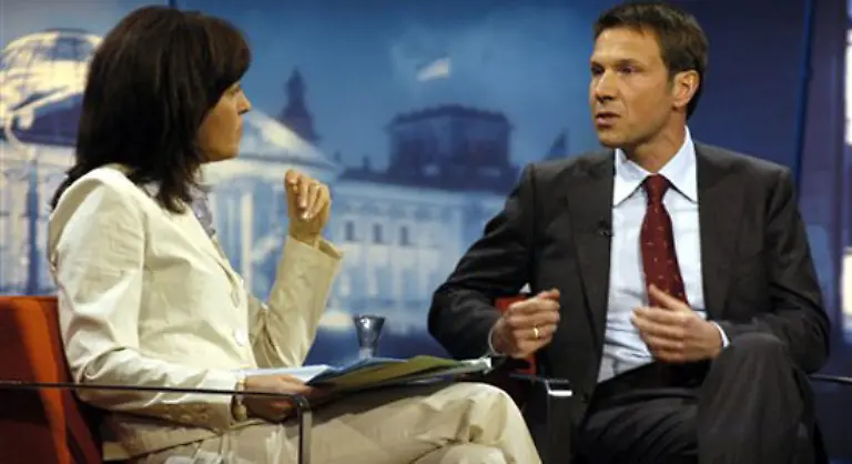 Kein-Anschluss-unter-dieser-Nummer-so-muss-es-jedenfalls-fuer-die-Partner-von-Rene-Obermann-und-Maybrit-Illner-geklungen-haben-seit-das-neue-Powerpaar-der-Hauptstadt-seine-Liebe-oeffentlich-gemacht-hat