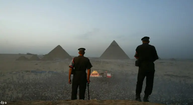 Mein-Vater-war-ein-heimatloser-Aramaeer-Er-zog-nach-Aegypten-lebte-dort-als-Fremder-mit-wenigen-Leuten-und-wurde-dort-zu-einem-grossen-maechtigen-und-zahlreichen-Volk