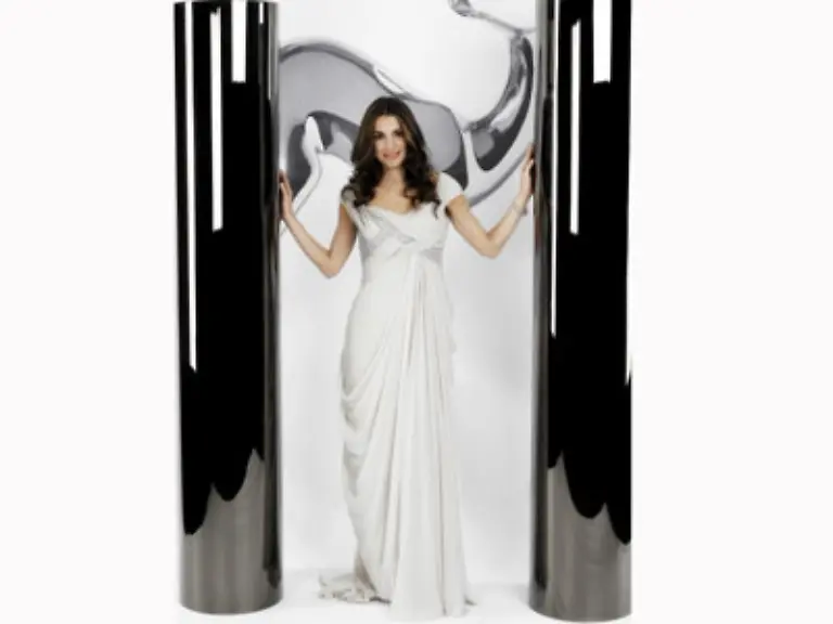 Wir-verabschieden-uns-mit-einem-traumhaften-Foto-von-Koenigin-Rania-von-Jordanien-von-keinem-Geringeren-als-Koenig-Karl-Lagerfeld-fotografiert-Und-noch-ist-ja-nicht-aller-Tage-Abend-Fotos-ap-dpa-Text-S