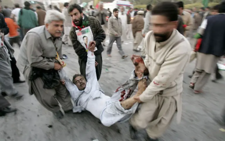 bei-dem-der-Attentaeter-noch-mindestens-20-andere-Menschen-mit-in-den-Tod-riss