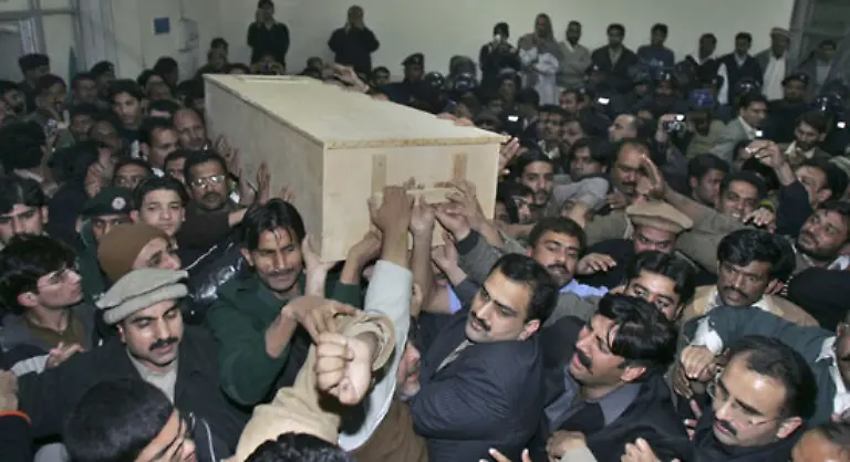 Gott-hat-laengst-entschieden-wann-meine-Zeit-abgelaufen-ist-hatte-Bhutto-erst-kuerzlich-nach-ihrer-Rueckkehr-in-ihr-Heimatland-gesagt