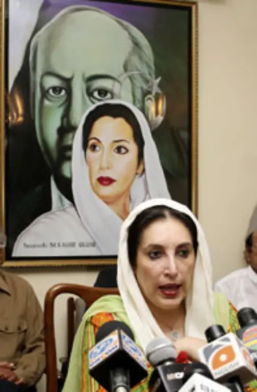 Als-1988-Diktator-Zia-ul-Haq-bei-einem-mysterioesen-Flugzeugabsturz-starb-erfuellte-sie-schliesslich-die-Prophezeiung-des-Vaters