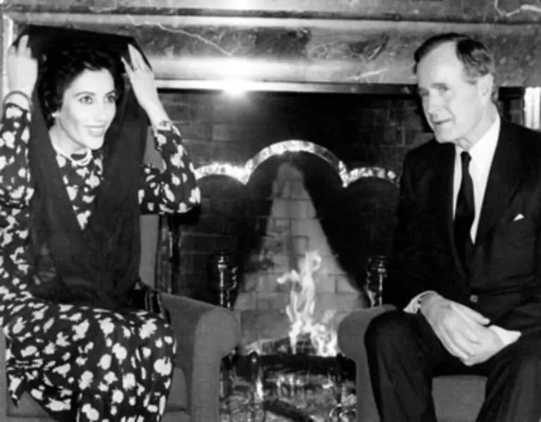 Doch-so-sehr-die-charismatische-Politikerin-im-Ausland-gefeiert-und-bewundert-wurde