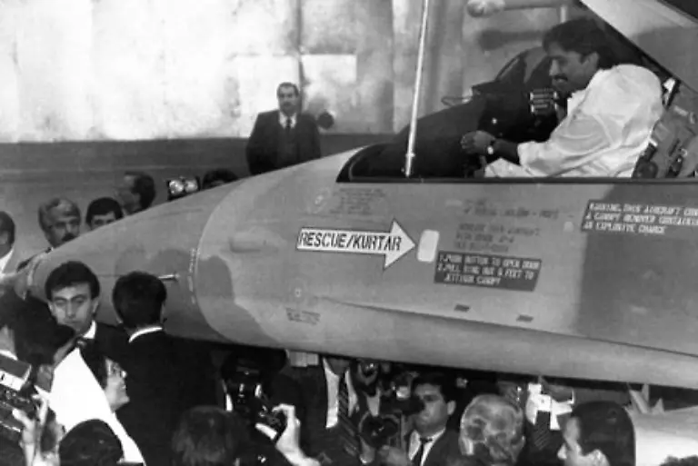 Er-gilt-vielen-noch-heute-als-einer-der-korruptesten-Maenner-des-Landes-auch-genannt-Mister-10-Prozent