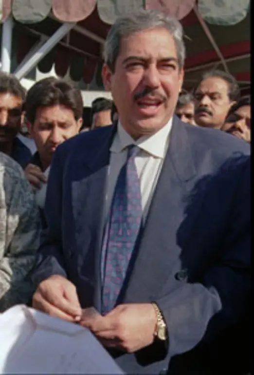 Ihr-Bruder-Murtaza-im-Bild-wurde-1996-erschossen-der-juengste-Bruder-Sha-Nawaz-wurde-1985-in-Suedfrankreich-vermutlich-vergiftet