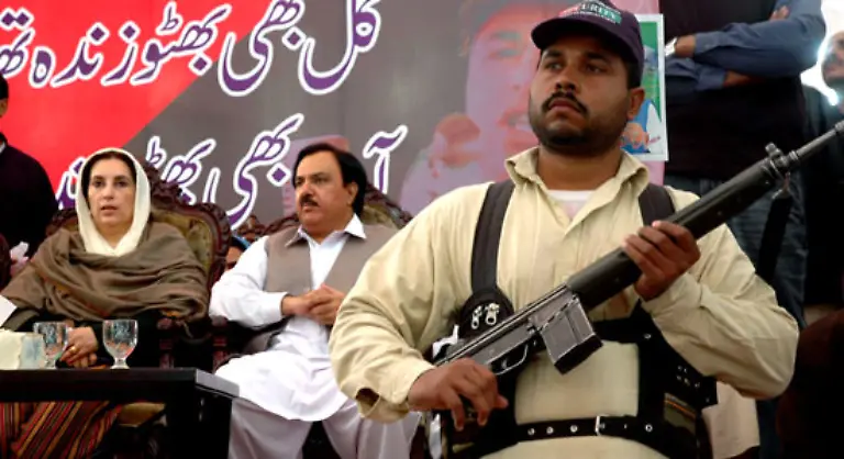 Wiederholt-warfen-Parteimitglieder-der-Regierung-vor-nicht-genug-fuer-Bhuttos-Sicherheit-zu-tun