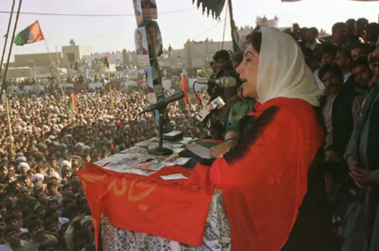 und-wir-sind-bereit-dafuer-unser-Leben-zu-riskieren-sagte-sie-im-Oktober-2007-nach-dem-verfehlten-Anschlag