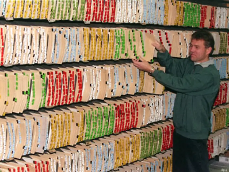 So-geht-das-schon-seit-50-Jahren-Am-1-Januar-2007-waren-8-4-Millionen-Verkehrsteilnehmer-in-der-Datei-aufgefuehrt