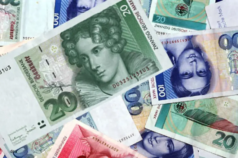 Dagegen-werden-groebere-Verstoesse-gegen-die-Verkehrsregeln-schon-seit-1969-mit-20-DM-Geldbusse-geahndet-und-in-Flensburg-registriert