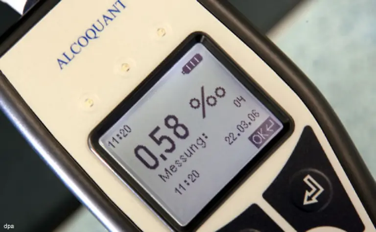 Bei-jedem-weiteren-Verstoss-gegen-die-0-5-Promille-Grenze-bluehen-vier-Punkte-750-Euro-und-drei-Monate-Fahrverbot