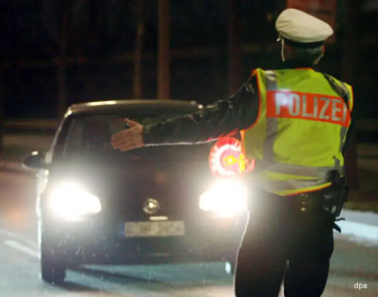 Mit-einem-Blutalkoholspiegel-von-1-1-Promille-reicht-es-auch-ohne-Anzeichen-von-Fahrunsicherheit-erwischt-zu-werden-um-den-Fuehrerschein-auf-Jahre-zu-verlieren-sieben-Punkte-fuer-das-Flensburger-Konto-zu-kassieren-und-bis-zu-fuenf-Jahren-Gefaengnis-zu-riskieren