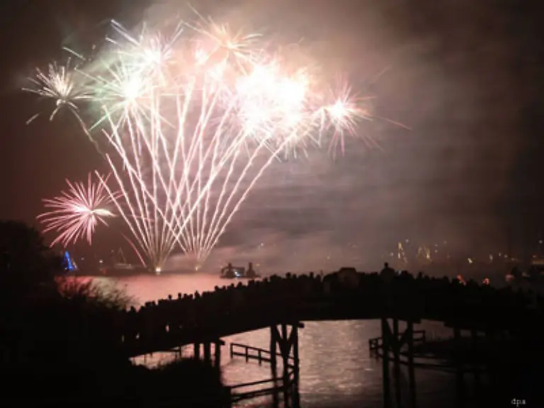 Das-Steinhuder-Meer-in-Flammen