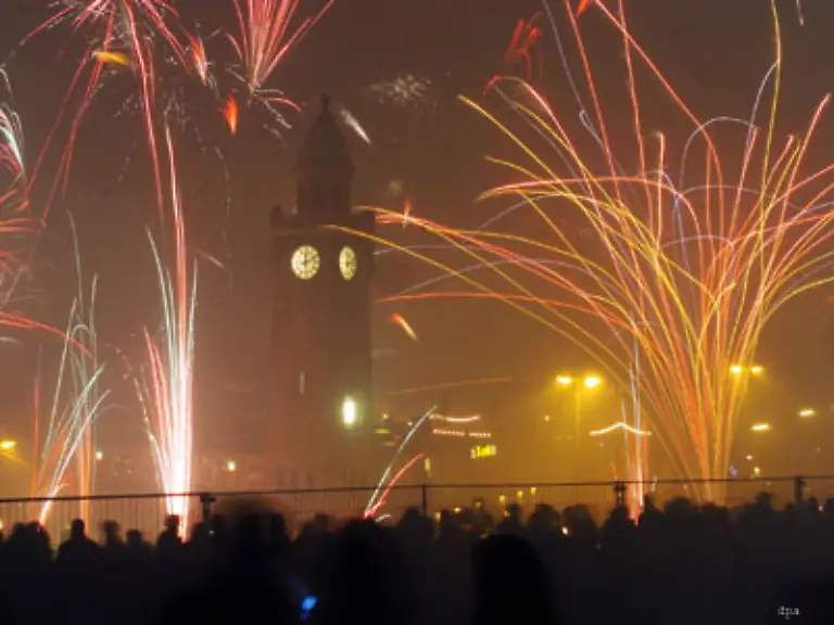 hier-ueber-den-Hamburger-Landungsbruecken