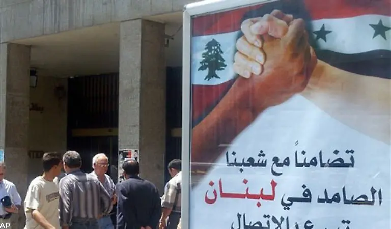 Auch-Syrien-droht-Der-syrische-Informationsminister-Mohsen-Bilal-schliesst-ein-militaerisches-Eingreifen-seines-Landes-in-den-Konflikt-nicht-aus-Wenn-Israel-mit-einer-Bodenoffensive-in-den-Libanon-eindringt-und-sich-uns-naehert-wird-Syrien-nicht-tatenlos-zusehen