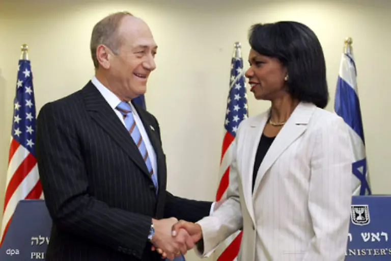 In-Israel-spricht-sie-mit-Premierminister-Ehud-Olmert-Rice-sagt-ein-Waffenstillstand-sei-dringend-erforderlich