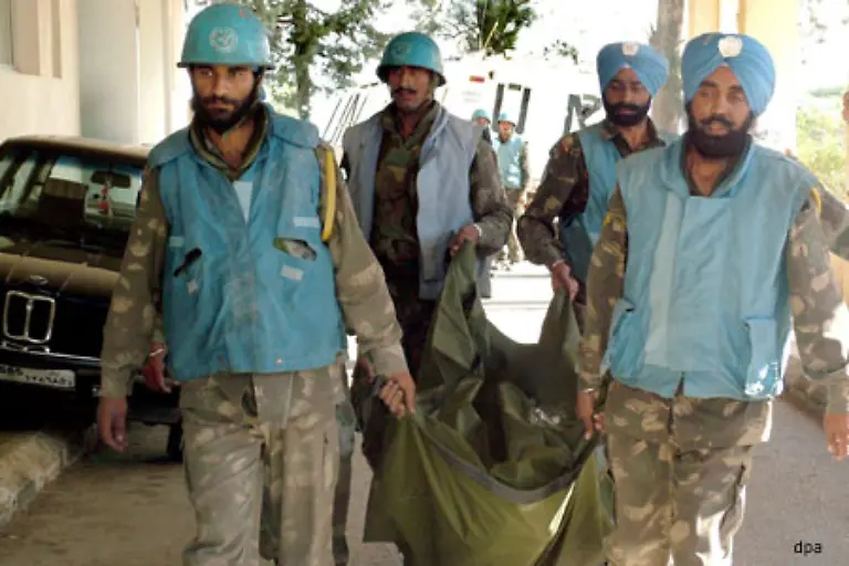 Vier-UN-Mitarbeiter-kommen-ums-Leben-Ein-Versehen-sagen-israelische-Militaers-Ministerpraesident-Olmert-entschuldigt-sich