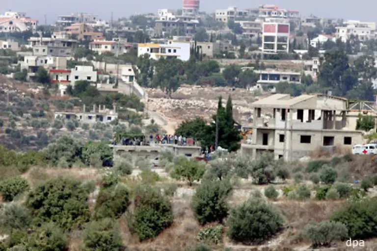 Das-Dorf-Kana-im-Sueden-des-Libanon-Die-israelische-Luftwaffe-fliegt-hier-am-30-Juli-2006-einen-verheerenden-Angriff