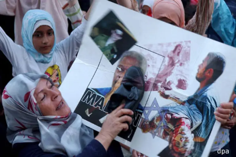 Die-Wut-ueber-den-Angriff-auf-Kana-entlaedt-sich-in-Demonstrationen