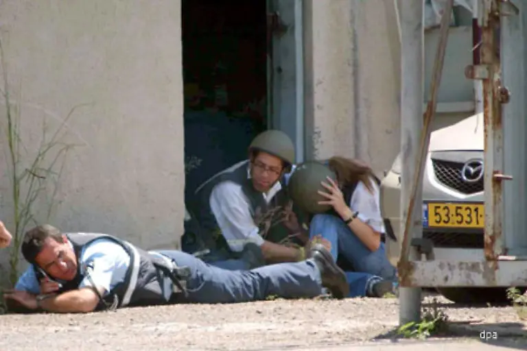 Nach-dem-Ende-der-Waffenruhe-gehen-die-Kaempfe-zwischen-der-Hisbollah-Miliz-und-Israel-weiter