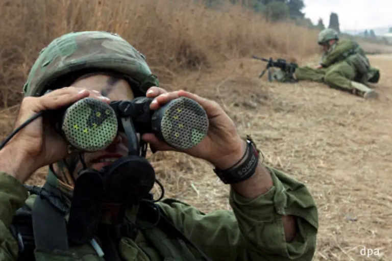 Die-Zeit-bis-zur-vereinbarten-Waffenruhe-nutzt-Israel-nochmals-fuer-eine-Grossoffensive-Etwa-30-000-israelische-Soldaten-stossen-in-Richtung-des-Flusses-Litani-vor-der-30-Kilometer-von-der-israelischen-Grenze-verlaeuft-Dort-zerstoeren-sie-Stellungen-und-Bunker