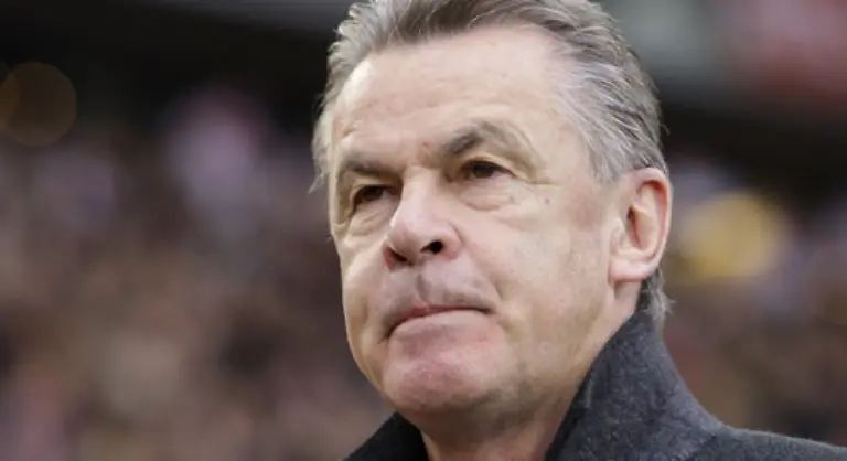 Das-Raetselraten-hat-ein-Ende-Trainer-Ottmar-Hitzfeld-hat-seinen-Abschied-vom-deutschen-Rekordmeister-Bayern-Muenchen-zum-Saisonende-offiziell-bekanntgegeben