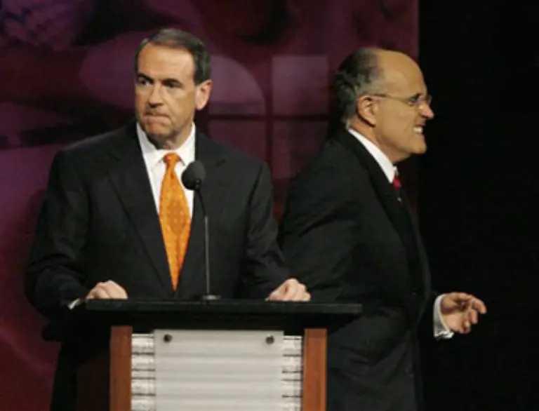 Waehrend-Giuliani-in-einigen-landesweiten-Umfragen-einen-Vorsprung-hat-liegt-Huckabee-im-religioesen-Iowa-vorn-Kerry-laesst-gruessen