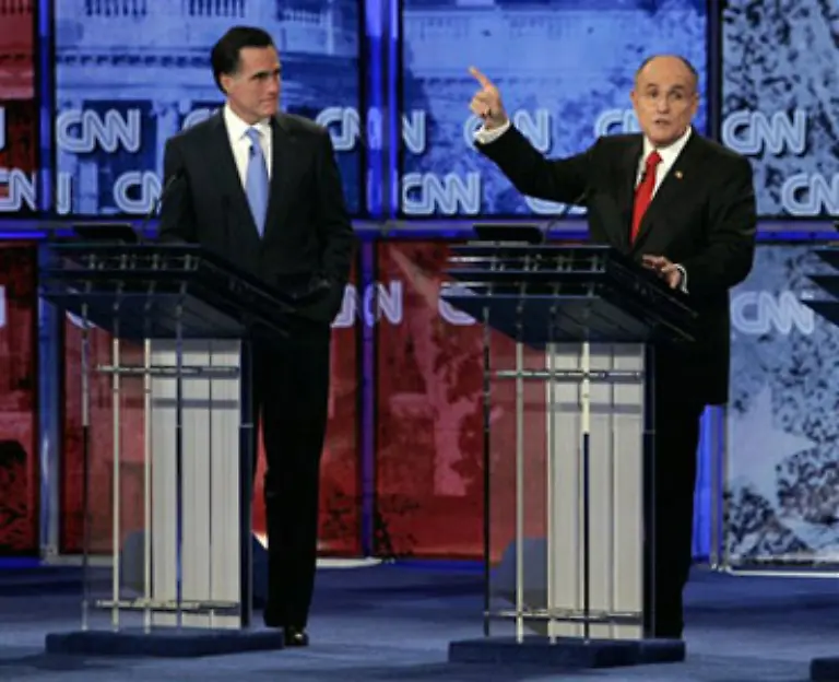 Giuliani-habe-New-York-in-seiner-Zeit-als-Buergermeister-zu-einem-Zufluchtsort-fuer-Illegale-gemacht-Giuliani-liess-die-Oeffentlichkeit-daraufhin-wissen-wer-bei-den-Romneys-daheim-wiederholt-den-Rasen-gemaeht-habe-Einwanderer-ohne-Papiere