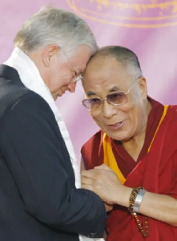 Den-Vater-von-zwei-Soehnen-verbindet-eine-lange-Freundschaft-mit-dem-Oberhaupt-der-tibetischen-Buddhisten-dem-Dalai-Lama