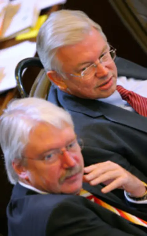 JOeRG-UWE-HAHN-51-von-der-FDP-ist-ein-Duz-Freund-von-Roland-Koch-und-moechte-mit-dem-Ministerpraesidenten-kuenftig-koalieren