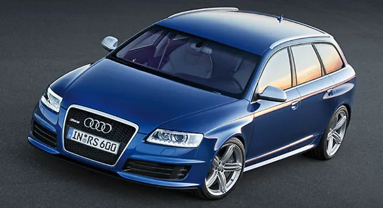 Der-Audi-RS6-Avant-Mit-5-2-Liter-Hubraum-580-PS-aus-zehn-Zylindern-markiert-er-das-obere-Ende-der-Leistungsskala-Zwei-Turbolader-pumpen-diesen-Kraftmeier-auf