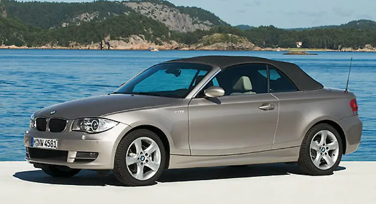 Die-Konkurrenz-von-BMW-stellt-ihre-Modellpalette-noch-breiter-auf-Beim-1er-Cabrio-bleibt-BMW-anders-als-beim-3er-Cabrio-bei-der-klassischen-Stoffhaube