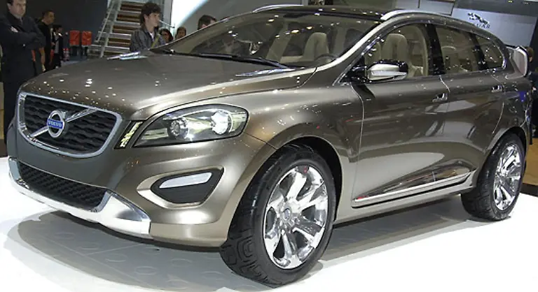 Und-noch-ein-SUV-Nach-dem-Volvo-mit-dem-XC90-in-der-Oberklasse-schon-ein-Eisen-im-Feuer-hat-kommt-jetzt-ein-kleine-Ausgabe-220-PS-und-permanenter-Allradantrieb-sind-auch-beim-XC60-ein-Muss