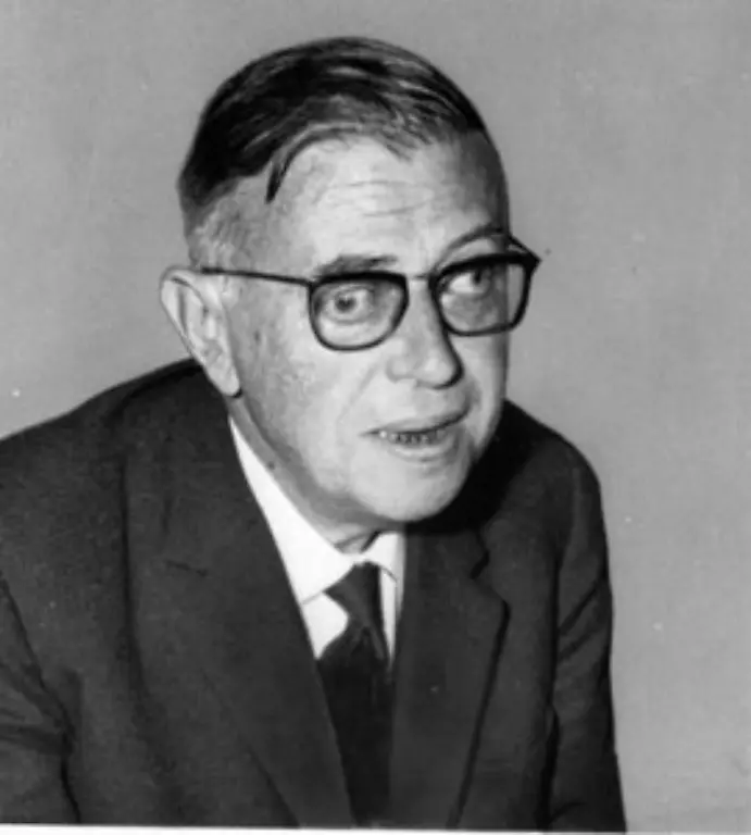 Aus-feministischer-Sicht-verharrt-Beauvoir-zeitlebens-zu-sehr-im-Schatten-Sartres-und-haelt-ihm-den-Ruecken-frei-indem-sie-seine-Philosophie-mit-vertritt-und-bis-zu-seinem-Tod-an-seiner-Seite-steht