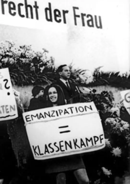 Es-enthaelt-intellektuellen-Sprengstoff-und-bietet-der-spaeteren-Frauenbewegung-einen-Referenzpunkt-Man-kommt-nicht-als-Frau-zur-Welt-man-wird-es-so-ihr-beruehmter-Satz-Viele-Frauen-sagen-lieber-ein-Fest-ab-als-dass-sie-schlecht-gekleidet-hingehen-provoziert-sie