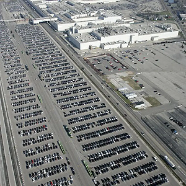 Schaetzungen-zufolge-haengen-in-den-USA-rund-zehn-Prozent-der-Arbeitsplaetze-direkt-oder-indirekt-vom-Automobilsektor-ab