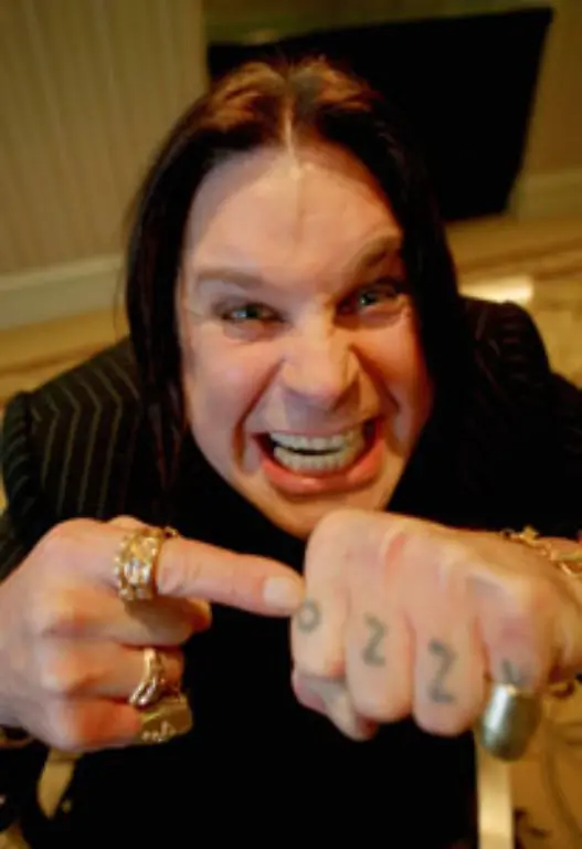 Wer-bist-du-denn-Aeh-warte-ich-habs-gleich-Ozzy-Manchen-Stars-hilft-ihr-Tattoo-in-erster-Linie-sich-an-ihren-Namen-zu-erinnern-Frei-nach-dem-Motto-Wenn-die-Party-mal-wieder-laenger-dauert