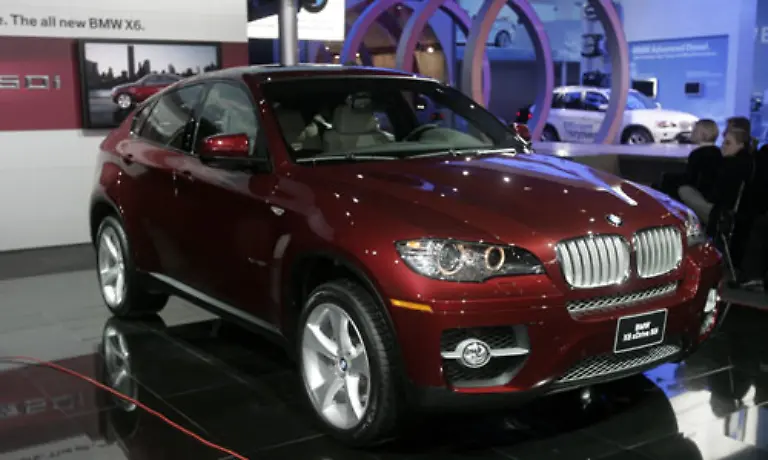 BMW-feiert-mit-dem-X6-in-Detroit-eine-von-zwei-Weltpremiere-Das-Auto-ist-eher-auf-den-amerikanischen-Markt-abgestimmt-Eine-interessante-Mischung-aus-SUV-und-Coup-Ab-Mitte-April-ist-der-X6-in-den-USA-zu-haben-in-Europa-kommt-er-im-Mai-auf-den-Markt