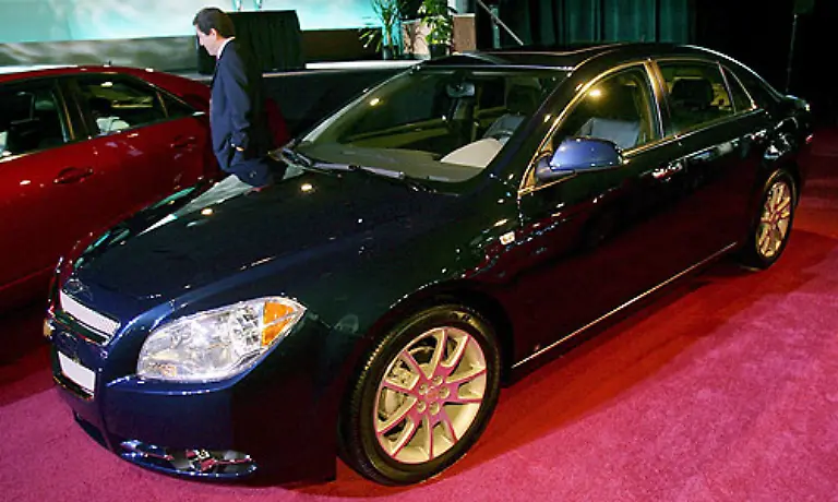 Chevrolet-bringt-den-Malibu-wieder-auf-den-Markt-Der-Mittelklassewagen-wurde-komplett-ueberarbeitet-und-teilt-sich-die-Basis-mit-dem-Saturn-Aura