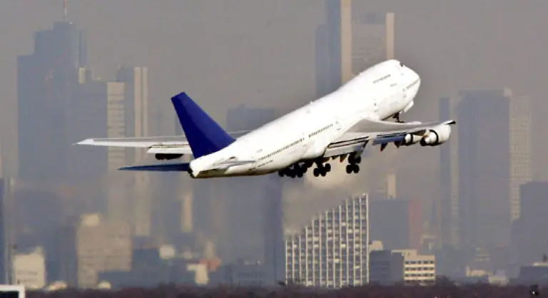 Mit-dem-Begriff-werde-versucht-fuer-eine-Ausweitung-des-Flugverkehrs-oder-eine-Steigerung-anderer-CO2-haltiger-Techniken-zu-werben-ohne-dass-dabei-deutlich-wird-wie-diese-Klimabelastungen-neutralisiert-werden-sollen-lautet-die-Kritik-der-Jury