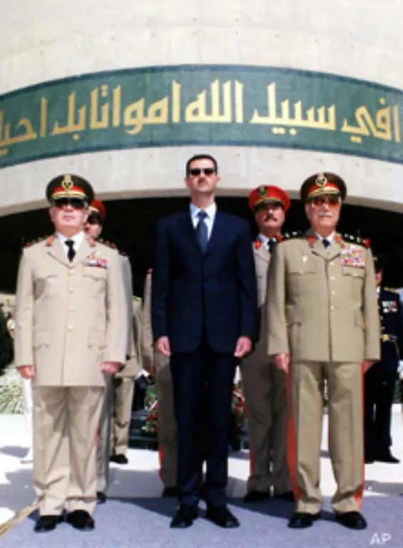 Das-Militaer-spielt-in-Syrien-die-bestimmende-Rolle-Es-ist-ebenfalls-unter-alawitischer-Kontrolle