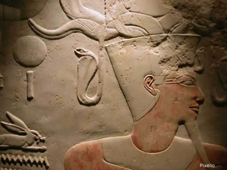 Nur-in-Nordafrika-wo-der-Kobrakult-der-alten-Aegypter-nachwirkt-waere-es-eine-Suende-eine-Kobra-zu-misshandeln