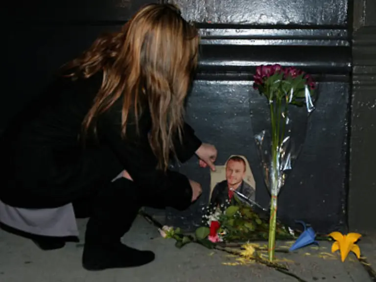 Allerdings-gebe-es-auch-keine-direkten-Hinweise-auf-einen-Selbstmord-wie-etwa-einen-Abschiedsbrief