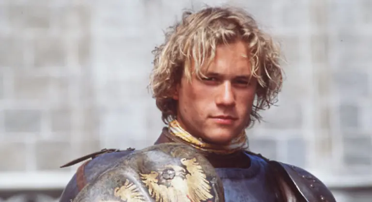 The-Dark-Knight-Foto-A-Knightstale-abgeschlossen