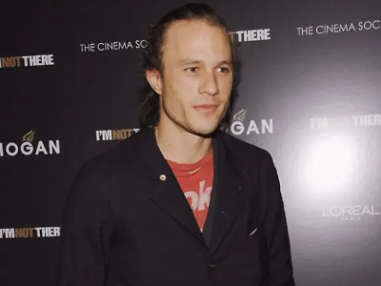 Er-uebernahm-eine-Nebenrolle-in-dem-Suedstaaten-Drama-Monster-s-Ball-mit-Halle-Berry-und-Billy-Bob-Thornton