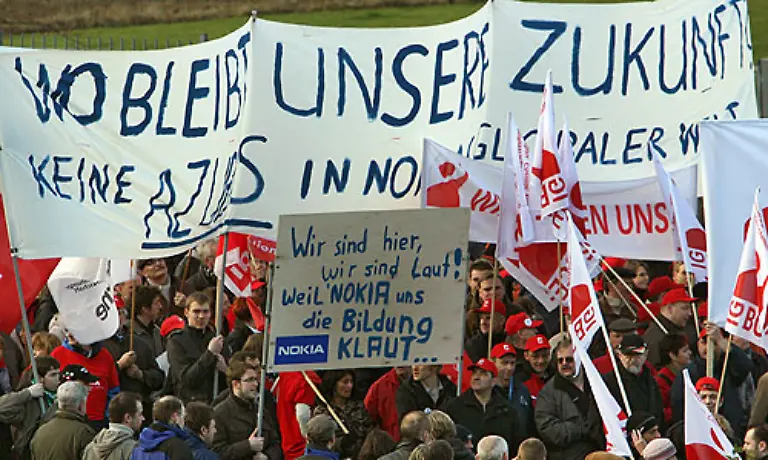 Die-Empoerung-bei-den-Arbeitnehmern-ist-gross-verstaendlicherweise-Hatten-sie-doch-bis-zuletzt-um-ihre-Arbeitsplaetze-mit-Zugestaendnissen-und-Ueberstunden-gekaempft