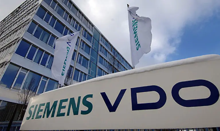 Der-Autozulieferer-Siemens-VDO-verlagerte-Anfang-2005-1600-Arbeitsplaetze-ueber-die-Grenze-ins-tschechische-Ostrava-Bis-Ende-2007-sollte-das-Werk-in-Wuerzburg-komplett-geschlossen-werden