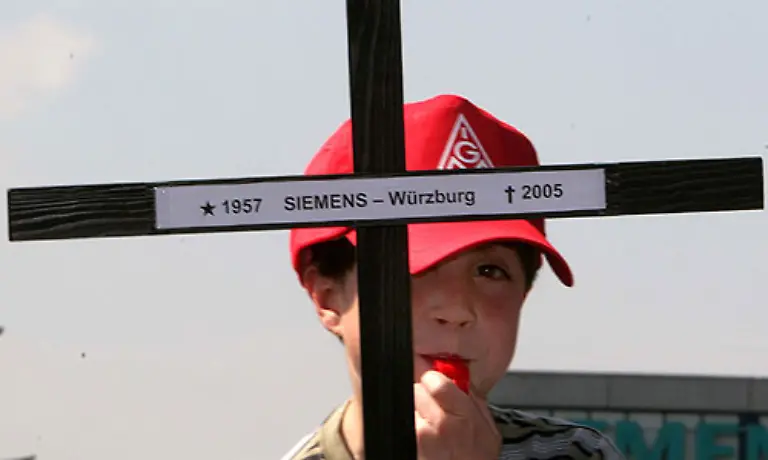 Nach-der-Uebernahme-von-Siemens-VDO-durch-Continental-ist-die-Zukunft-des-Werkes-weiter-ungewiss-Continental-hatte-vor-dem-Kauf-des-Unternehmens-mit-Standortargumenten-geworben-Man-will-fuer-den-Erhalt-des-Werks-kaempfen-so-die-Geschaeftsleitung