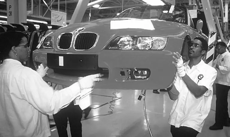 Dabei-werden-mittlerweile-ganze-Modellreihen-im-Ausland-gefertigt-Aus-Spartanburg-South-Carolina-kommt-der-Z3-und-der-Nachfolger-Z4-Ausserdem-wird-der-X5-produziert-Auch-der-neue-BMW-X6-wird-in-dem-Werk-gebaut-werden