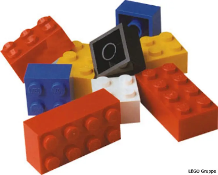 Allein-ist-ein-Legostein-eher-unscheinbar
